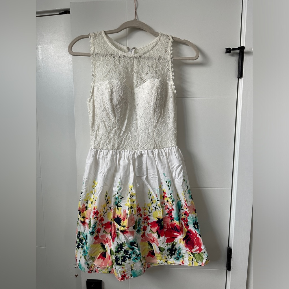 SPEECHLESS white floral dress size SMALL